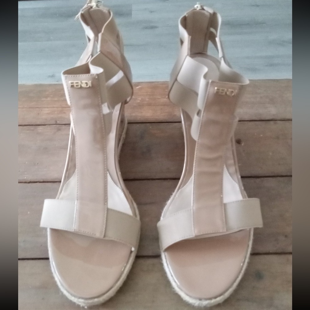 Worn once  Fendi Carioca patent leather and fabric Women's Tan Sandals 10.5